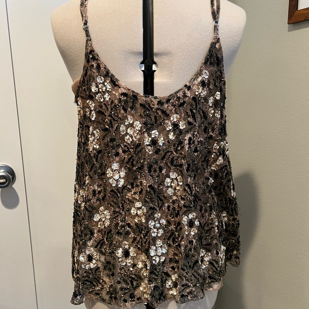 Seen Worn Kept. NWT. Sequined tank top. Medium.